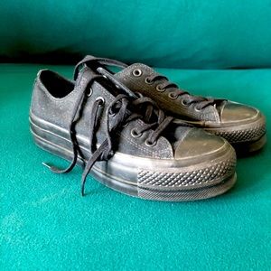 !! SOLD!! NBW HARD TO FIND ALL BLACK CONVERSE ALL STAR PLATFORMS LOW TOPS